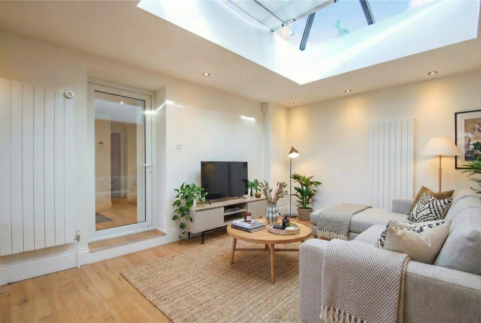 Flat Lymm Road in Little Bollington