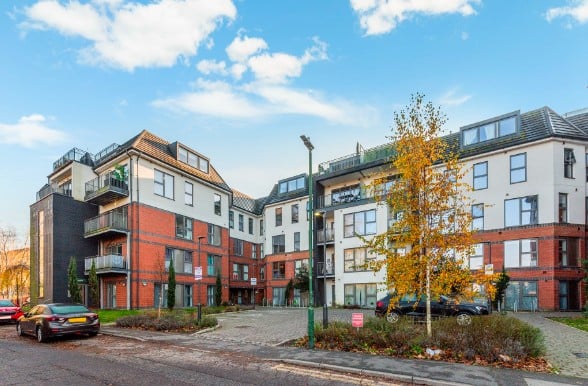 Flat Mill Green Road in London Borough of Sutton
