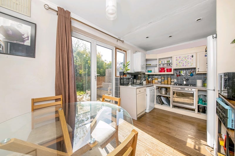 Room Reed Close in Greater London