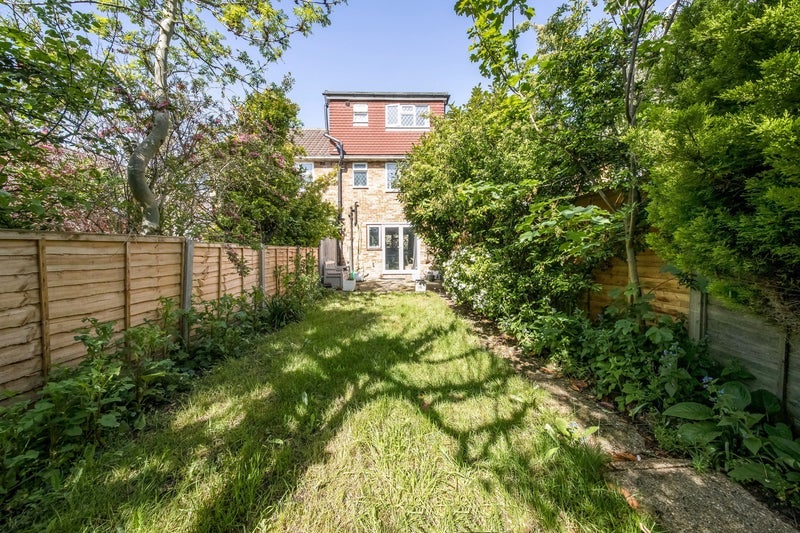 Room Reed Close in Greater London