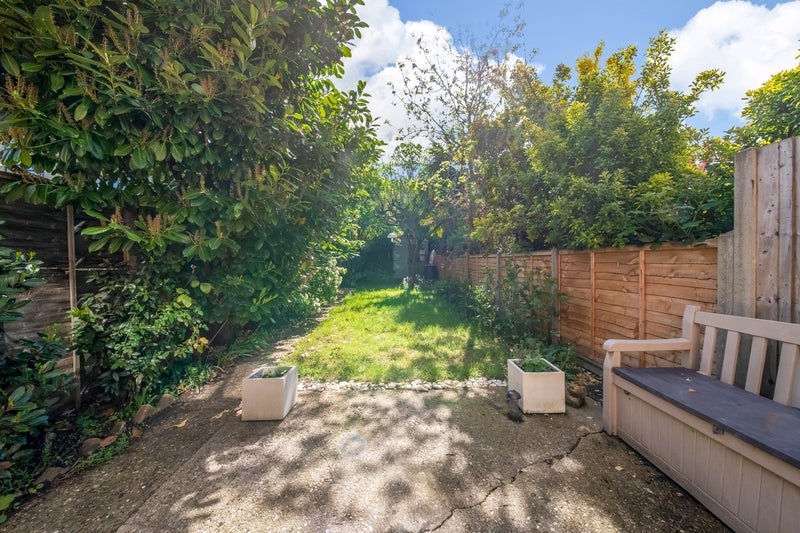 Room Reed Close in Greater London