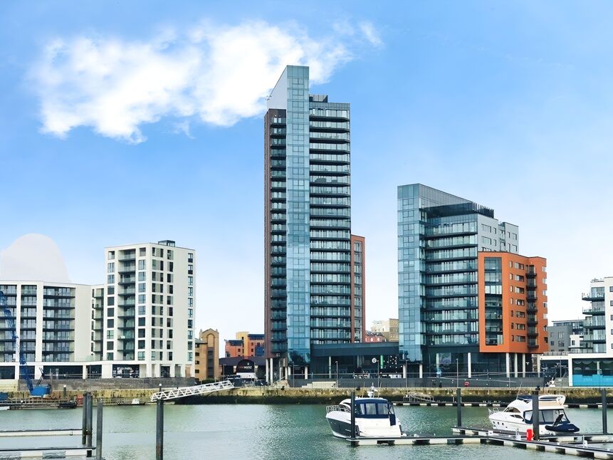 Flat Ocean Way in Southampton