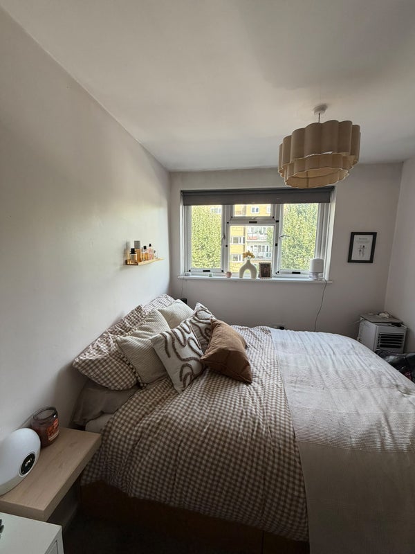 Room Glengall Grove in Greater London
