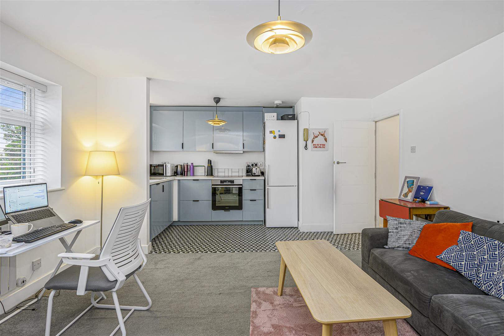 Flat Hainault Road in Greater London