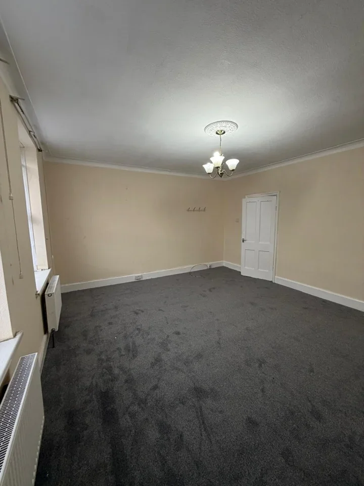 Flat Peacock Close in Greater London