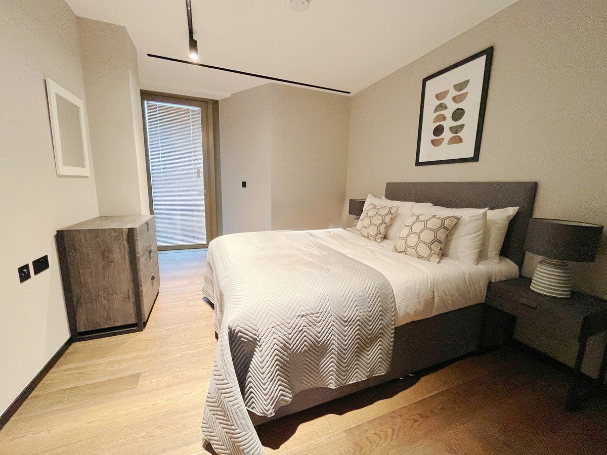Flat Hewett Street in Greater London