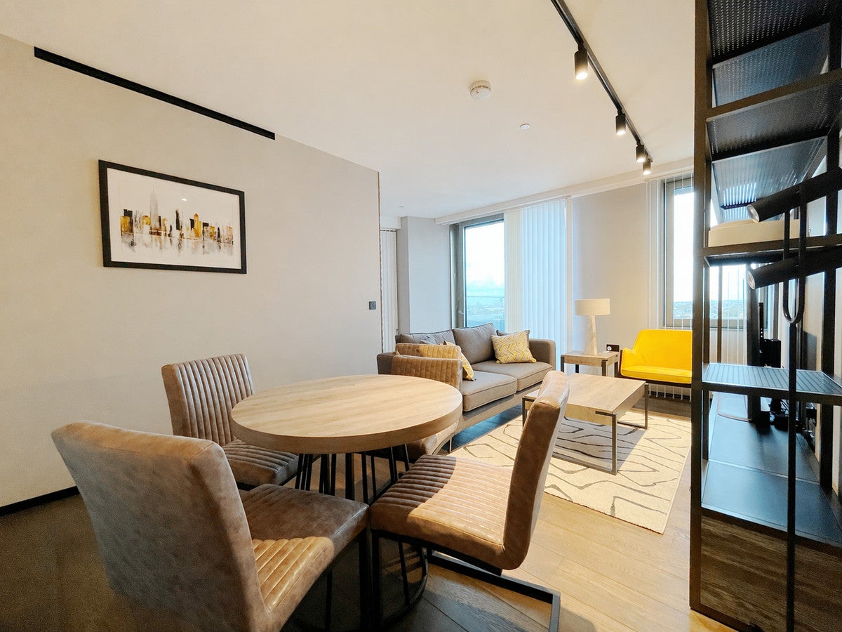 Flat Hewett Street in Greater London