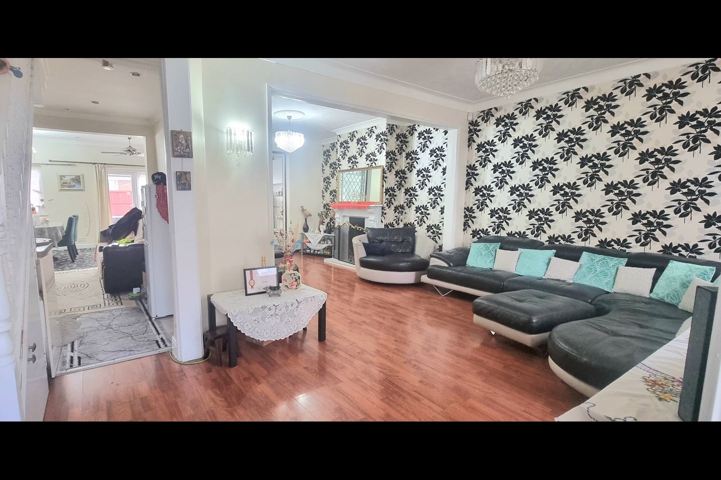 House Ashurst Drive in Greater London