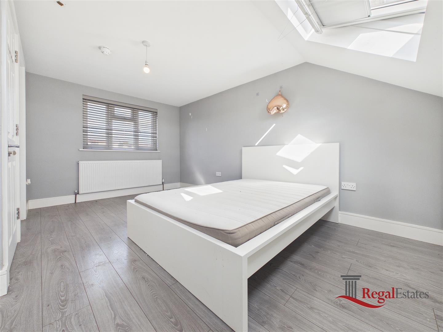 Room Waltham Drive in Greater London