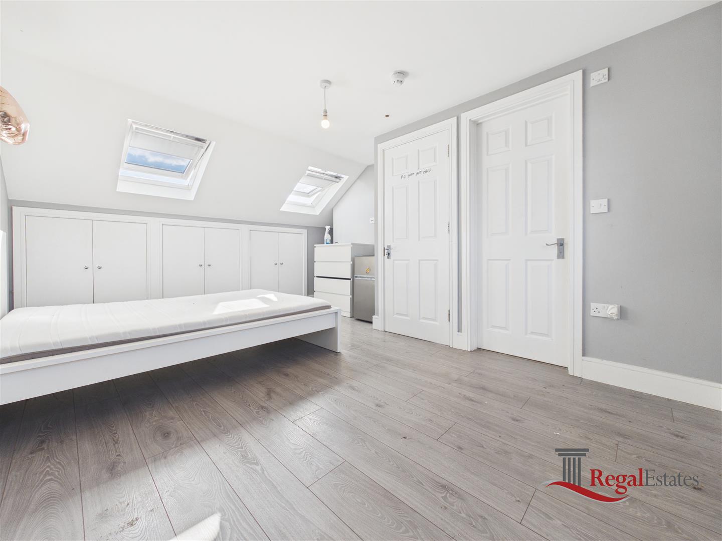 Room Waltham Drive in Greater London