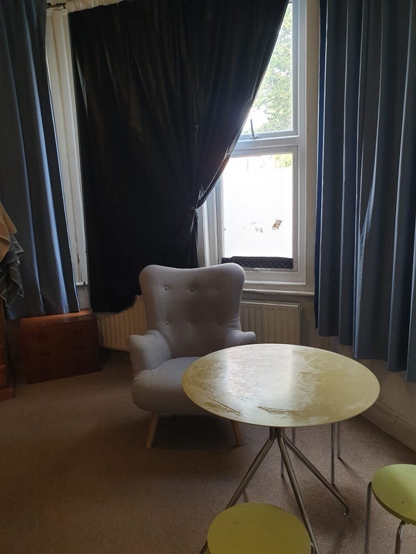 Room Gunnersbury Avenue in Greater London