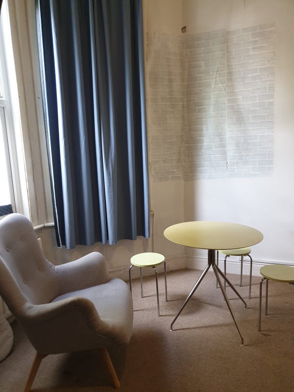 Room Gunnersbury Avenue in Greater London