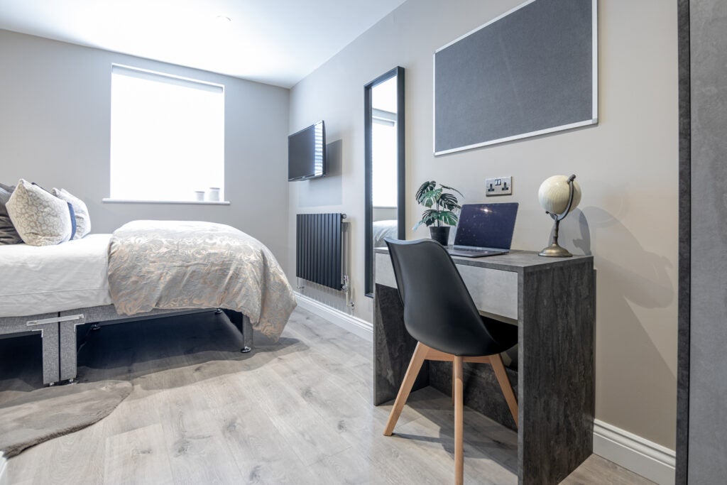 Room Leopold Road in Liverpool