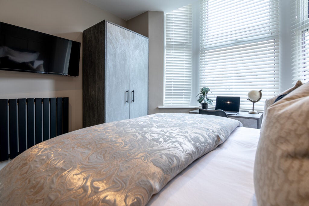 Room Leopold Road in Liverpool