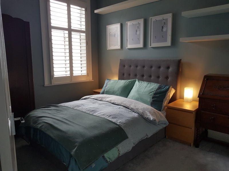 Room Sunnyside Road in Greater London