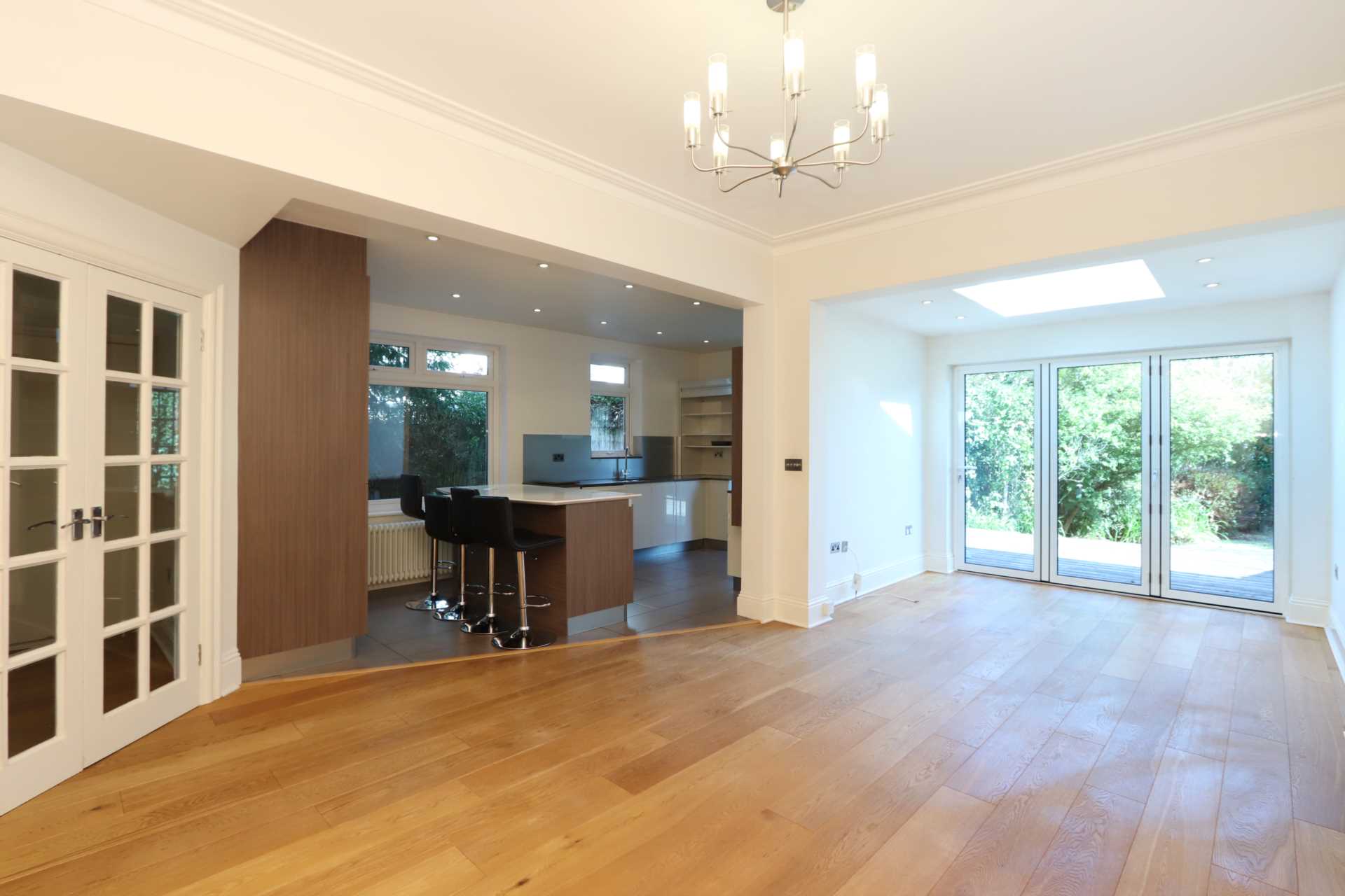 House Lynwood Drive in Greater London