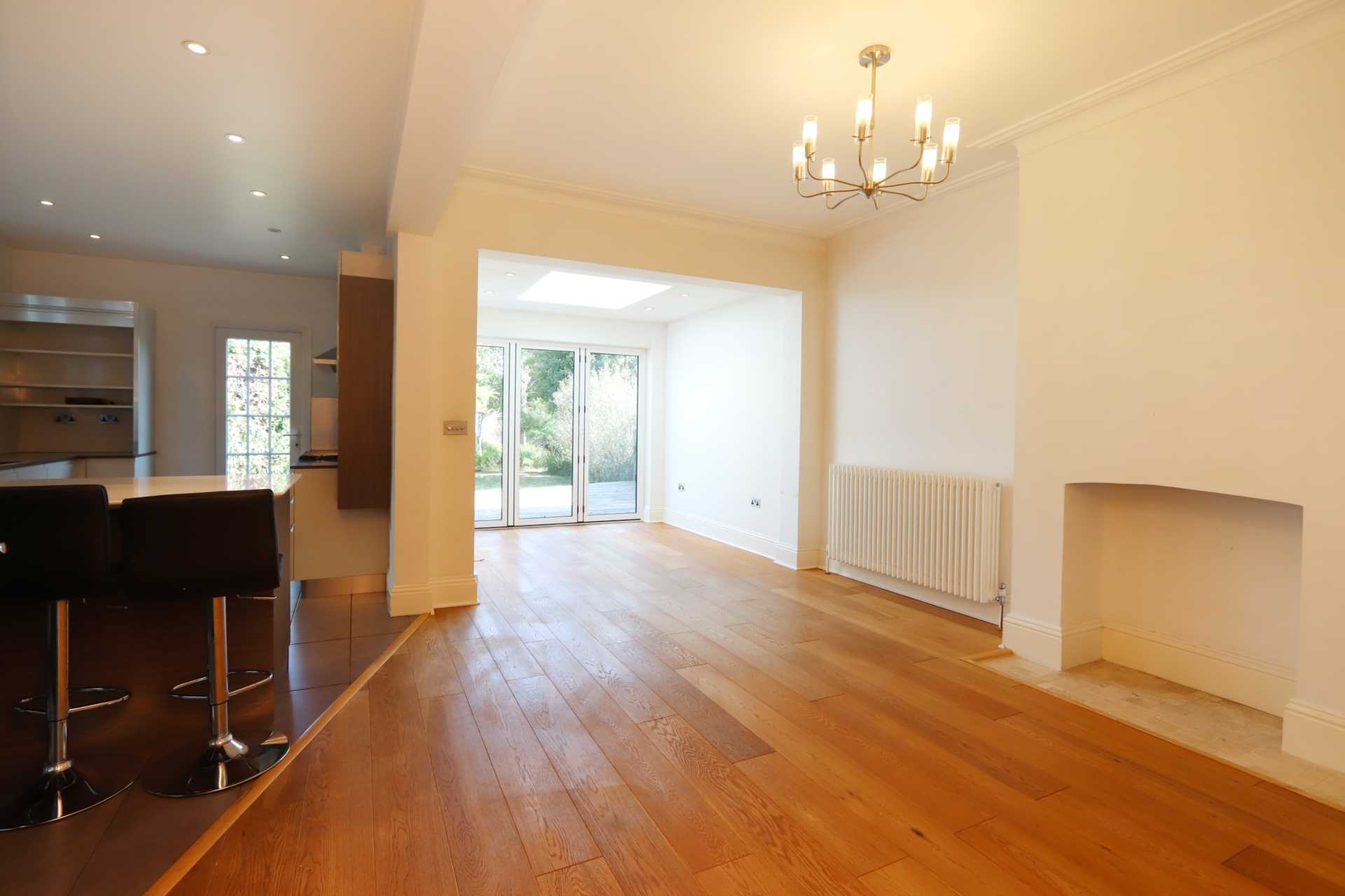 House Lynwood Drive in Greater London