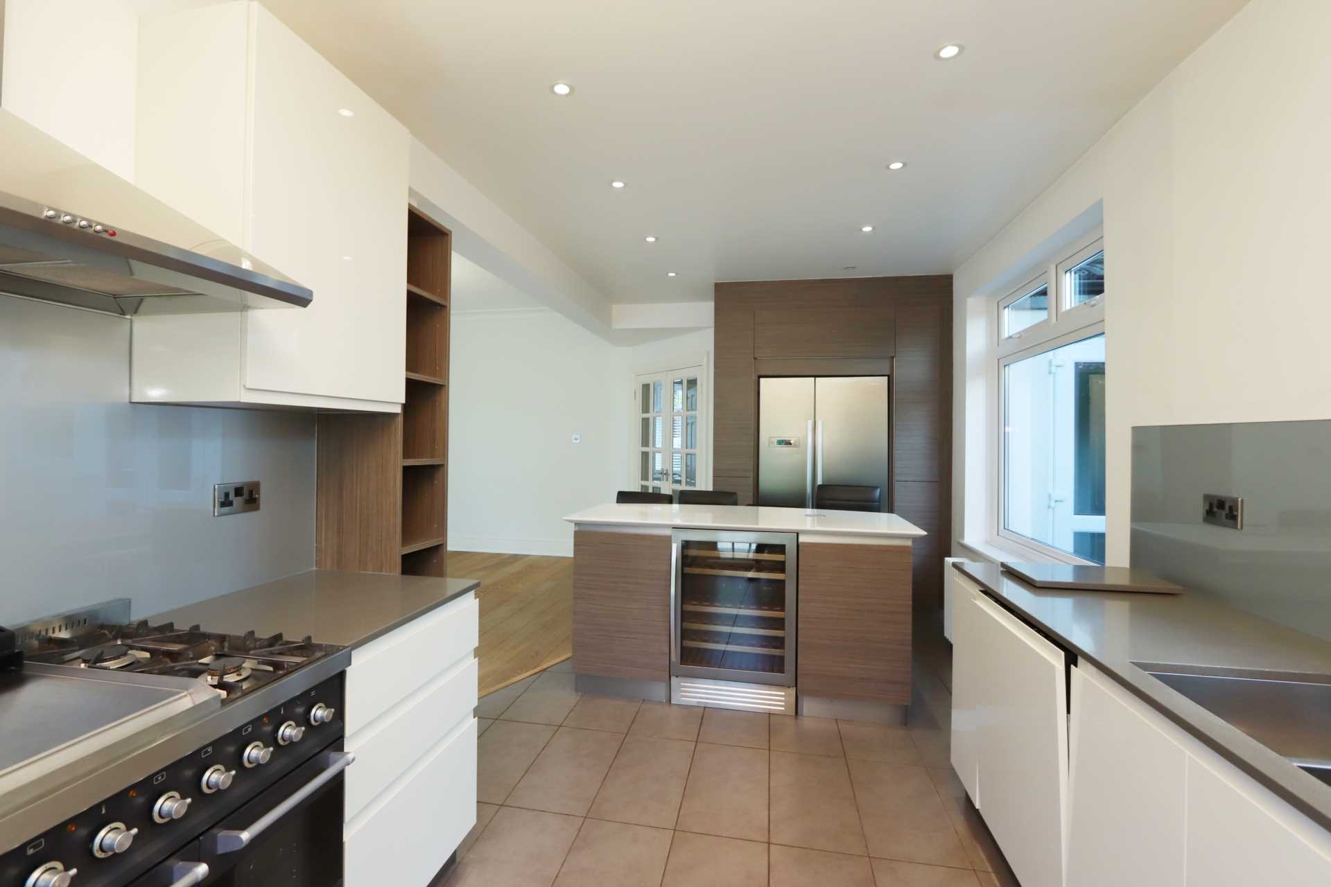 House Lynwood Drive in Greater London