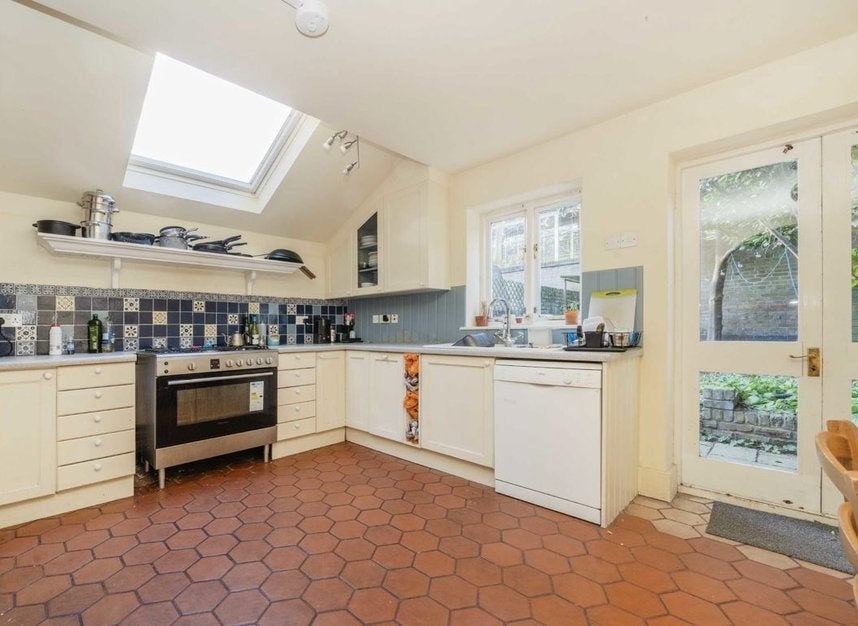 House Dalyell Road in Greater London