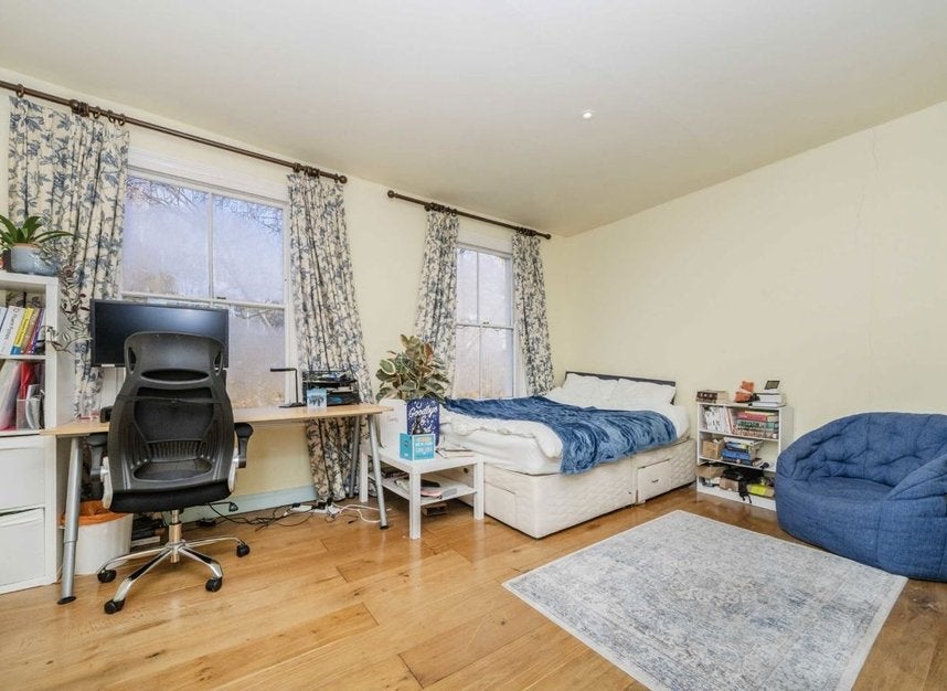 House Dalyell Road in Greater London