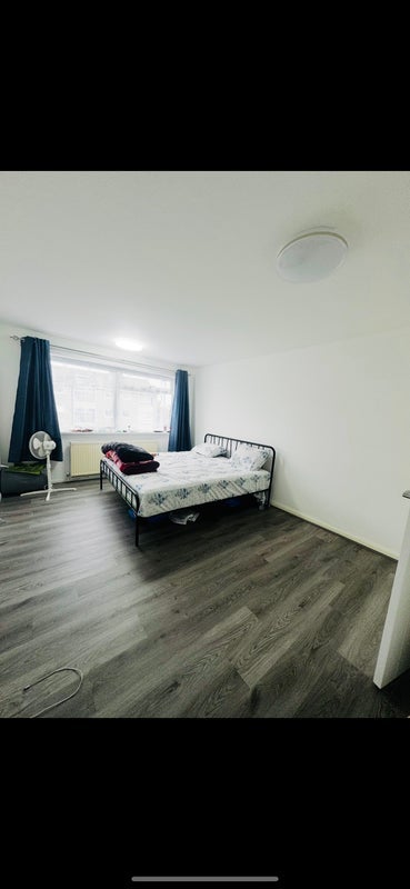 Room Wembley Hill Road in Greater London