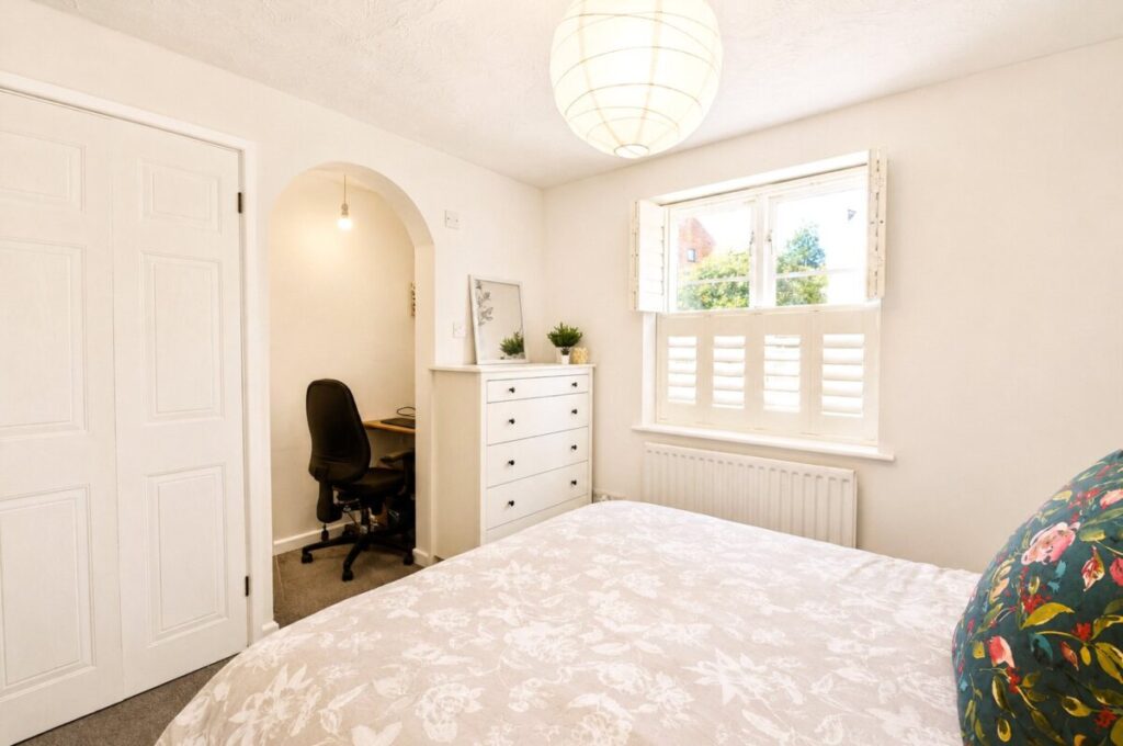 Flat Pooles Wharf Court in Bristol