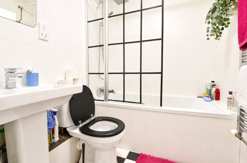 Flat Pooles Wharf Court in Bristol