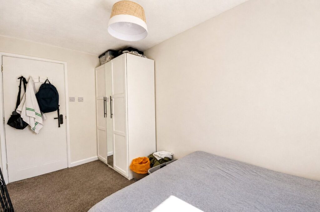Flat Pooles Wharf Court in Bristol