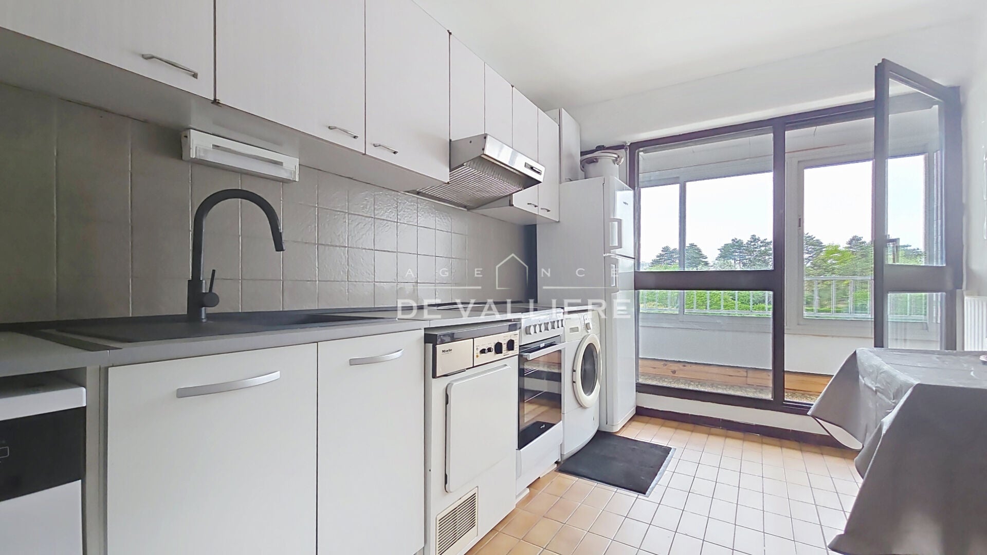 Appartement Avenue du Nouveau Cimetière à Courbevoie