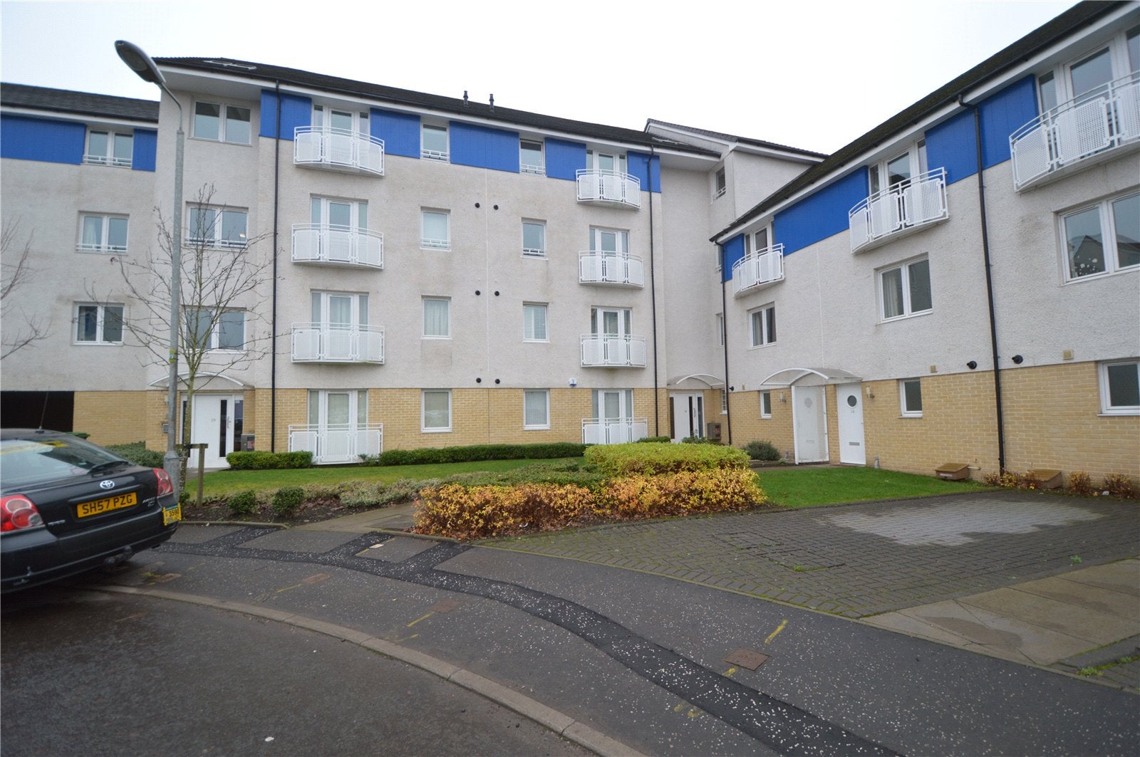 Flat Netherton Gardens in Glasgow