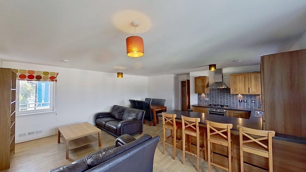 Flat Netherton Gardens in Glasgow