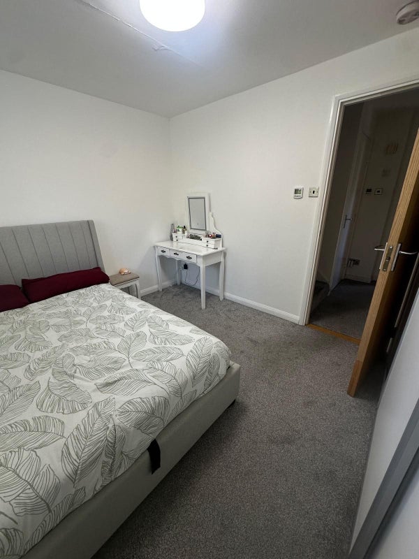 Room Bunning Way in Greater London