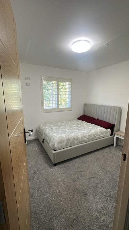 Room Bunning Way in Greater London