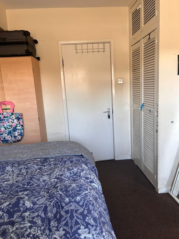 Room Finchley Road in Greater London