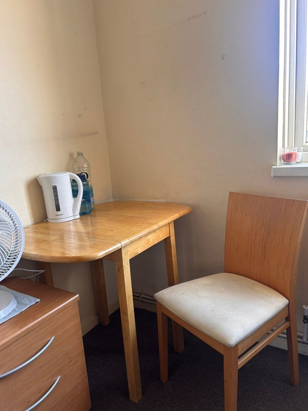 Room Finchley Road in Greater London