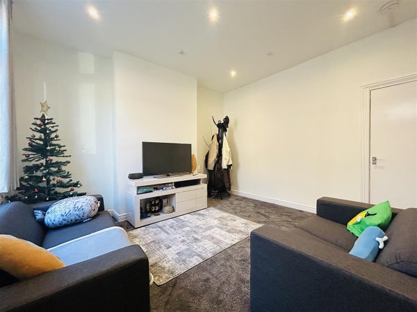 Flat Welton Place in Leeds