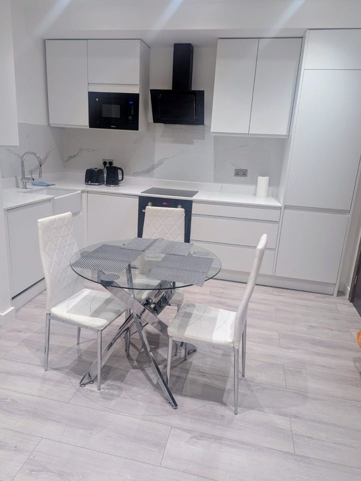 Flat Clapham Road in Greater London