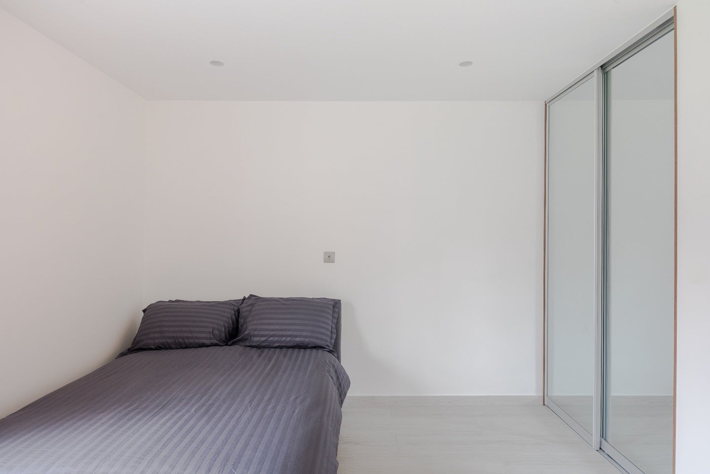 Flat Clapham Road in Greater London