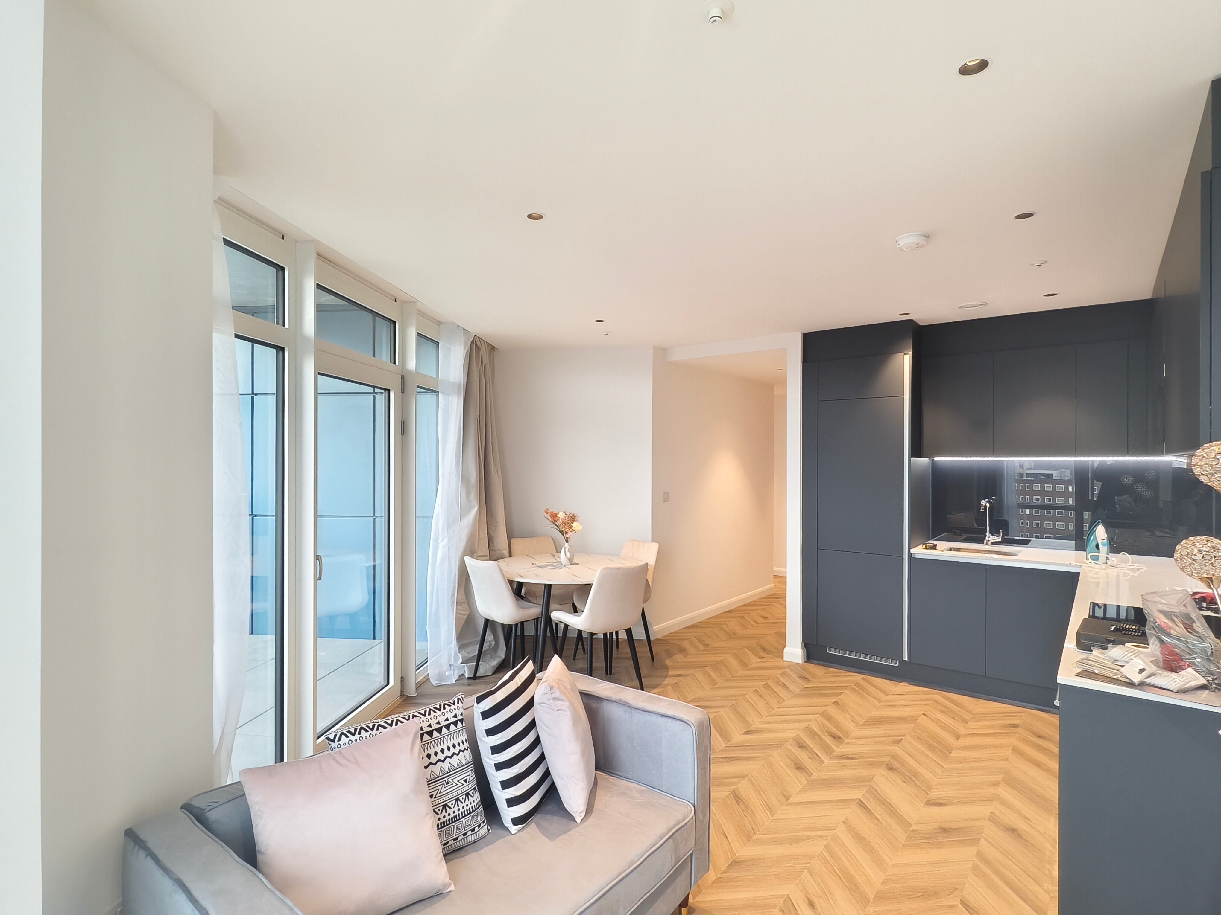 Flat Manor Road in Greater London