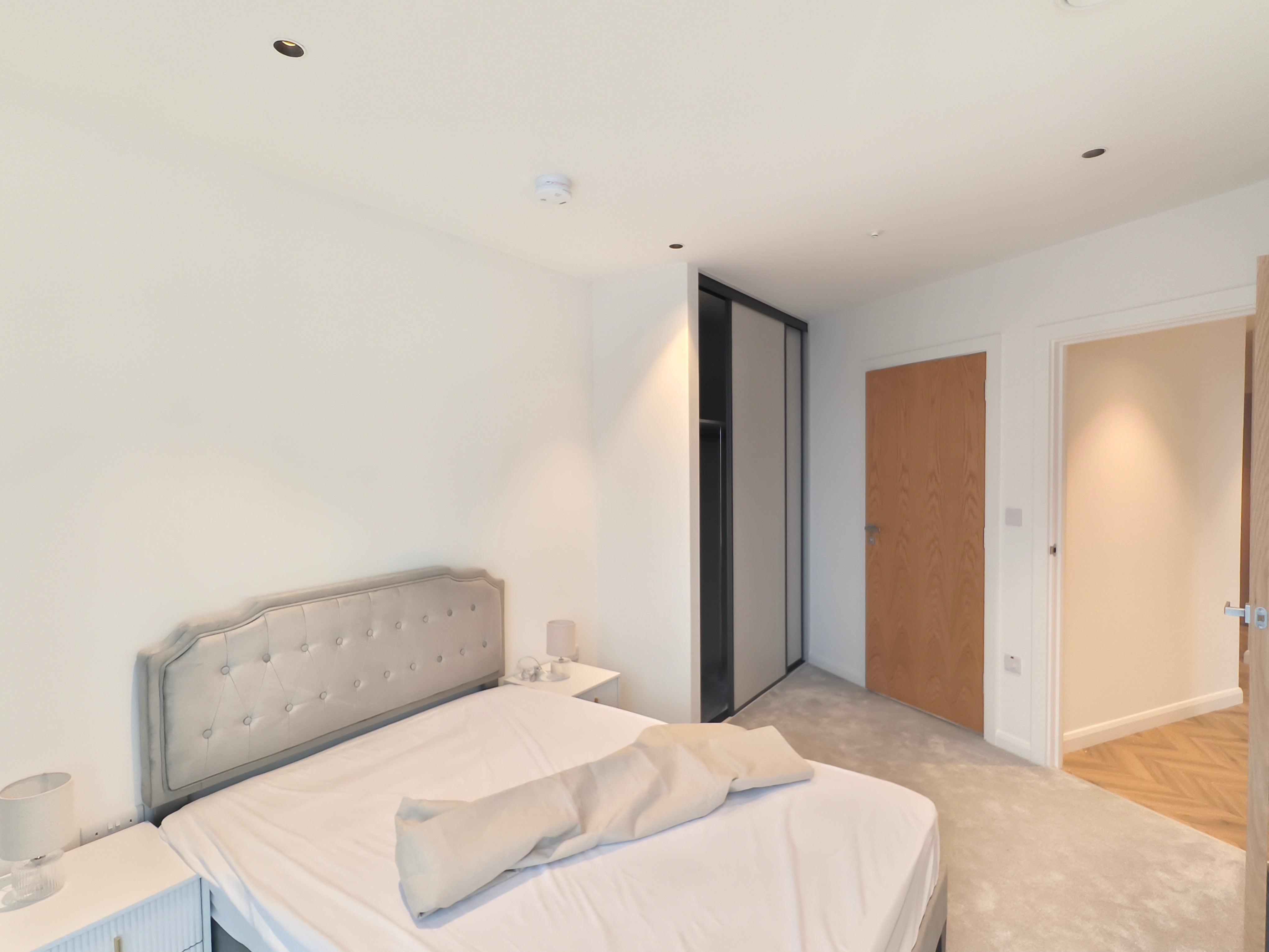 Flat Manor Road in Greater London