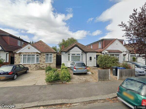 Flat Millet Road in Greater London