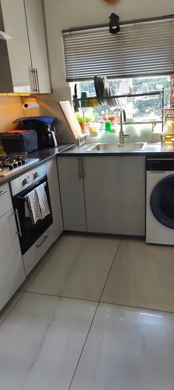 Room Raymead Avenue in Greater London