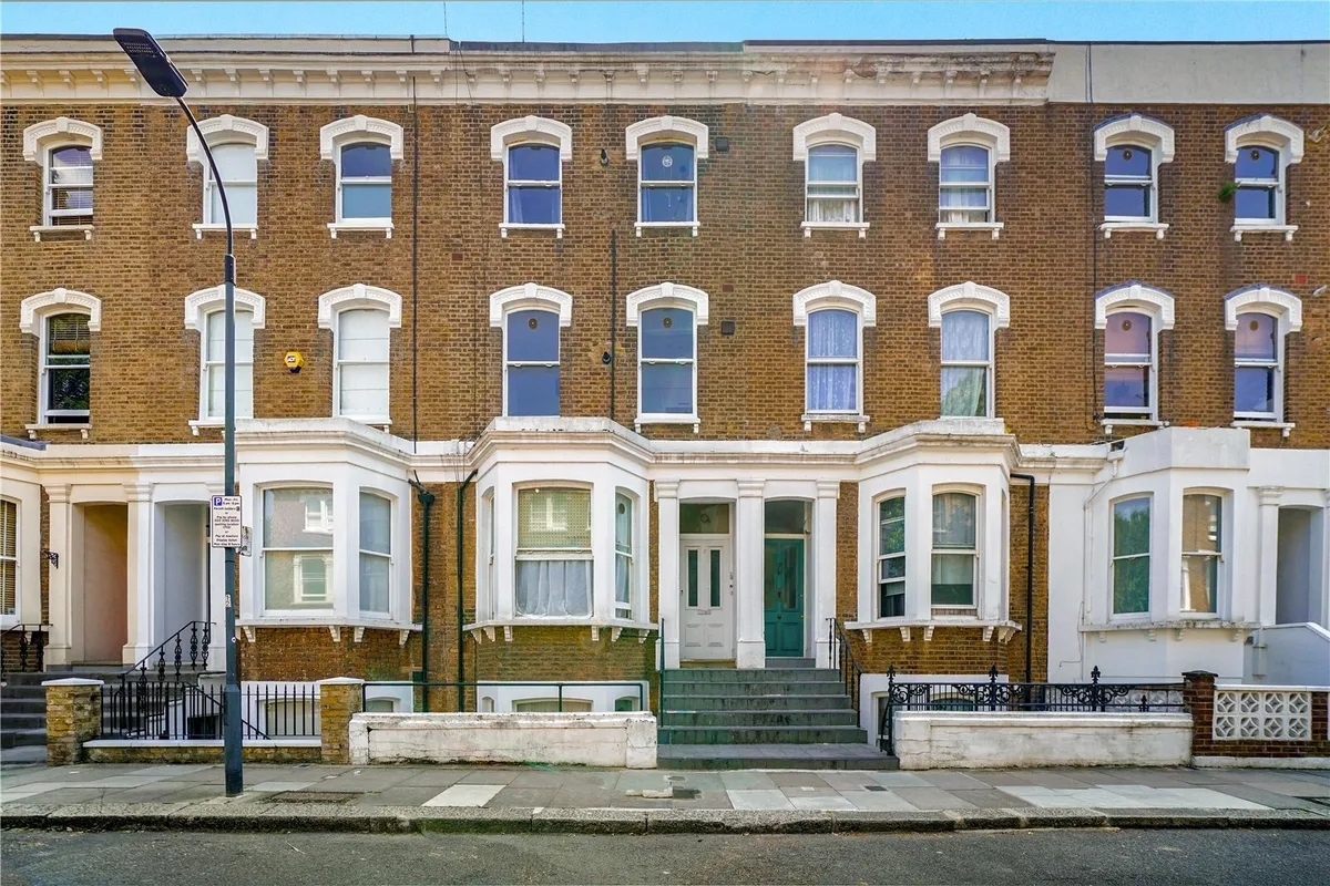 Flat Sterndale Road in Greater London