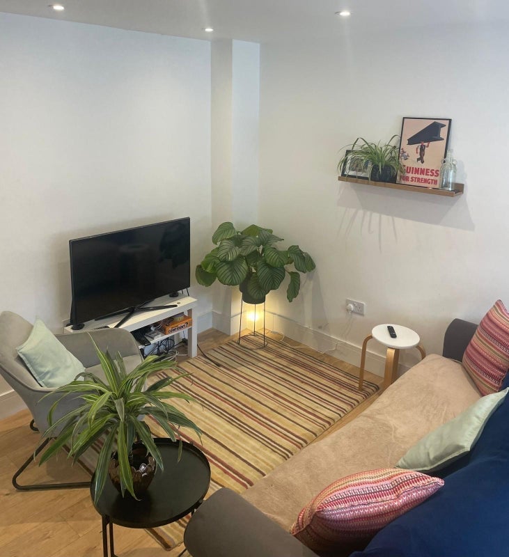 Room Godwin Close in Greater London