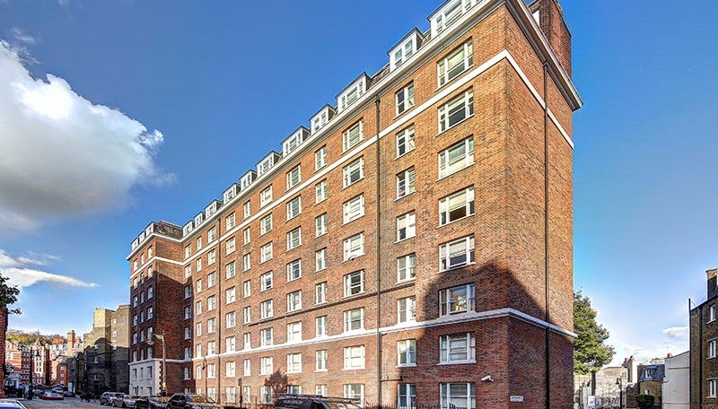 Flat Hill Street in City of Westminster