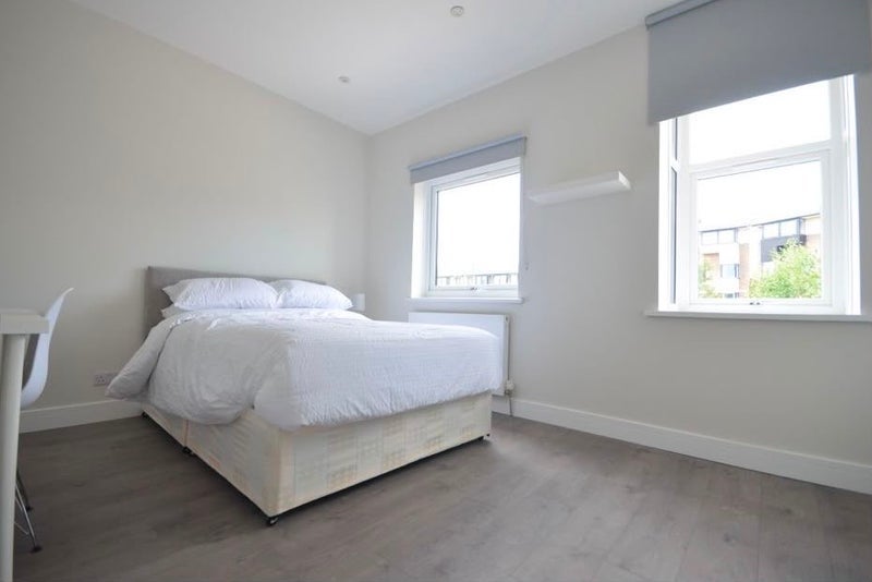 Room Barnfield Place in Greater London