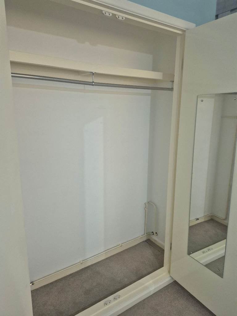 Flat Apperley Way in Dudley
