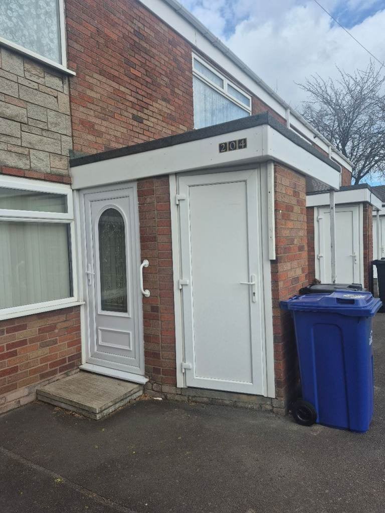 Flat Apperley Way in Dudley