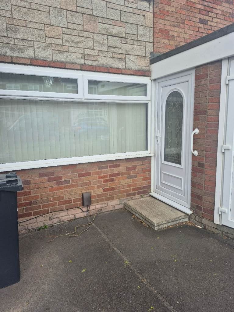Flat Apperley Way in Dudley