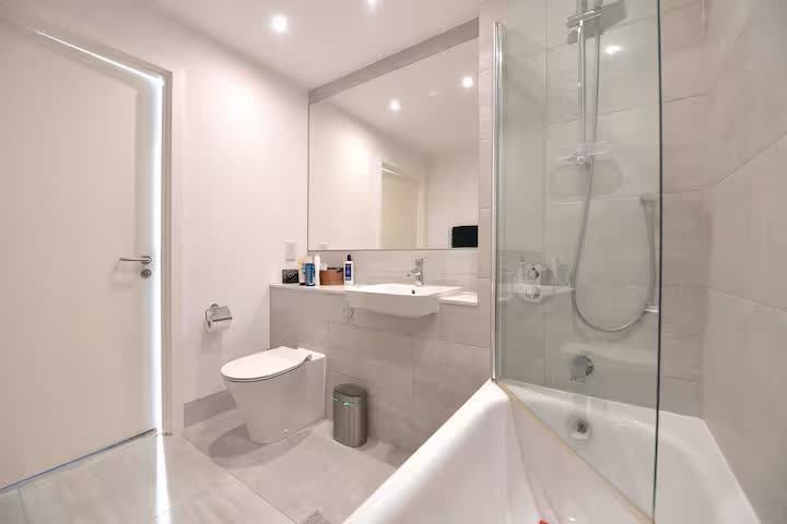 Flat Smeed Road in Greater London